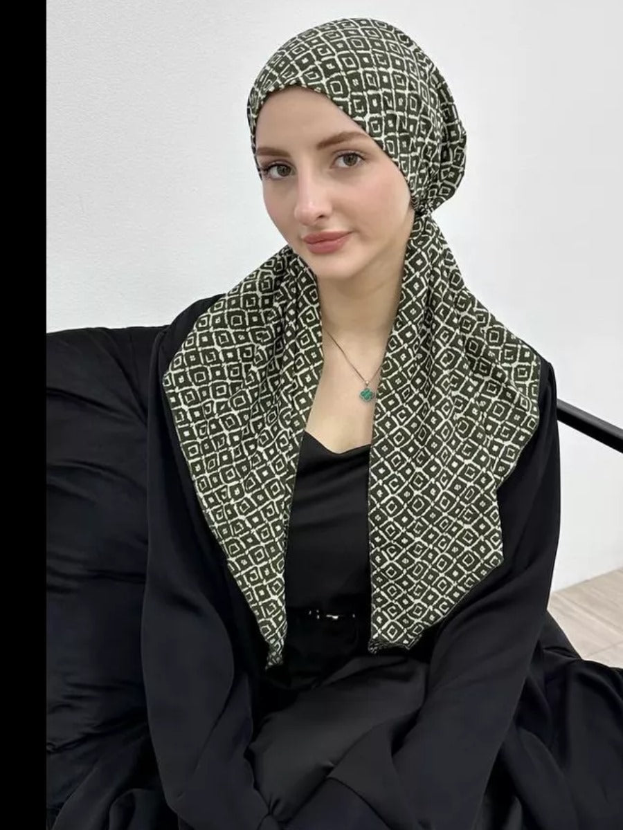 Non-Slipping Headscarf With An Elastic Band