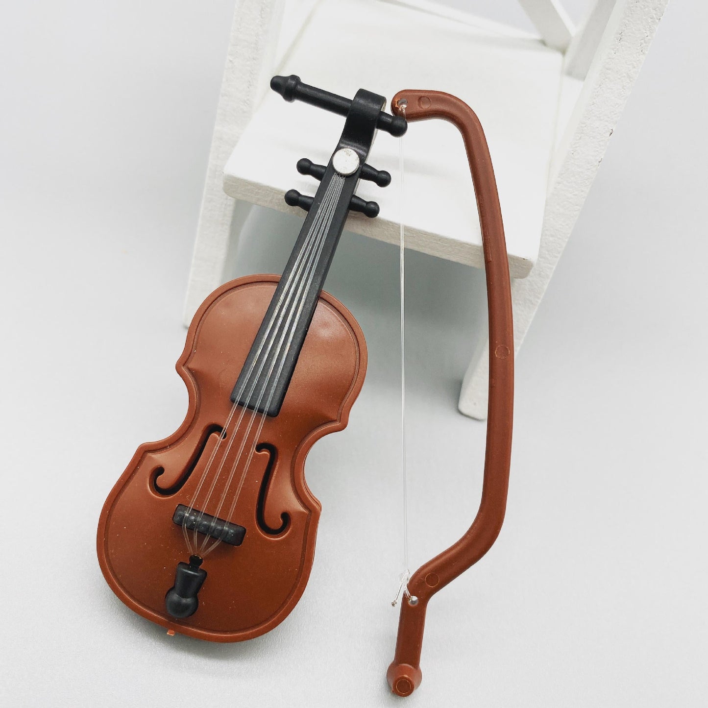 🎻 Mini Wooden Violin with Bow – Cute Decorative Piece 🎻