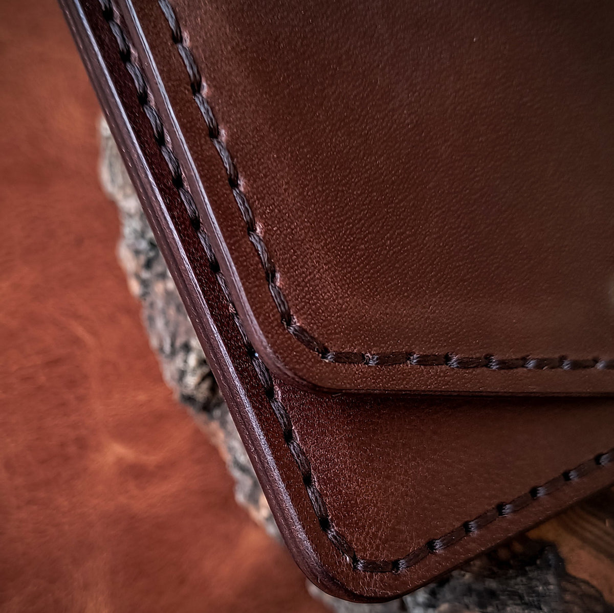 Vertical bifold wallet