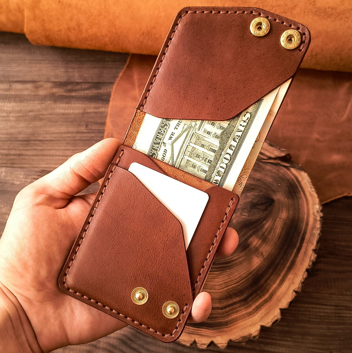 Vertical bifold wallet