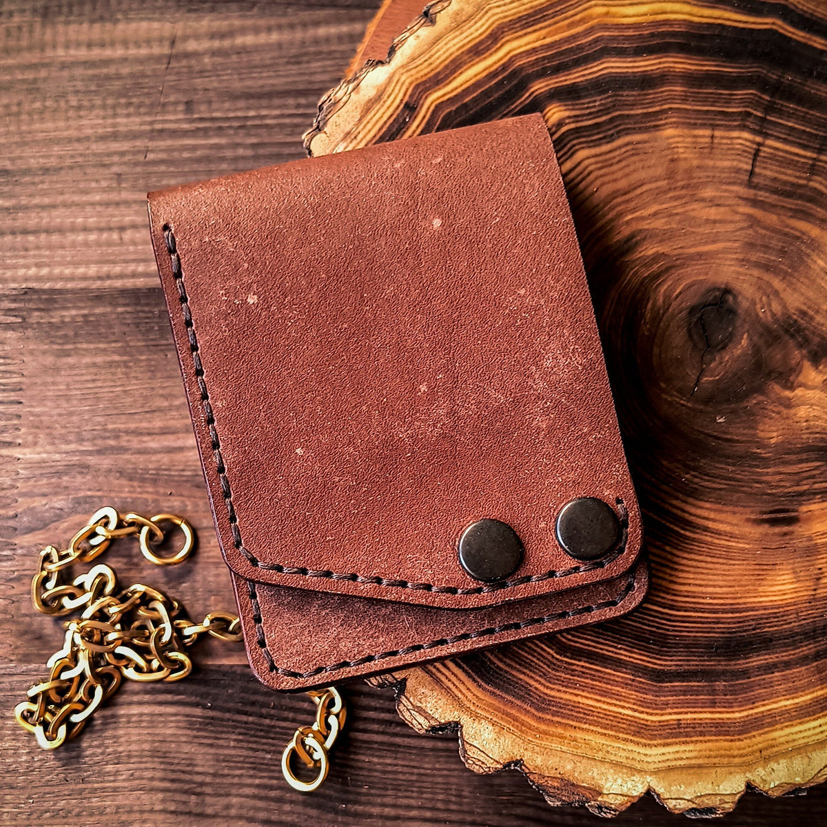 Vertical bifold wallet