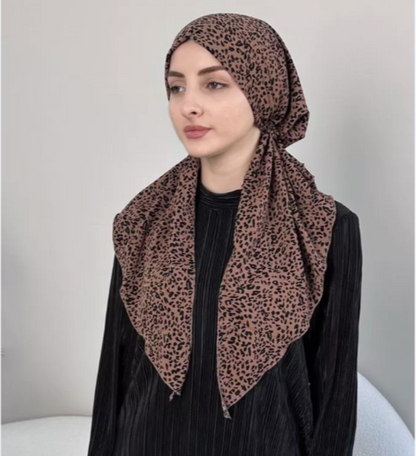 Non-Slipping Headscarf With An Elastic Band
