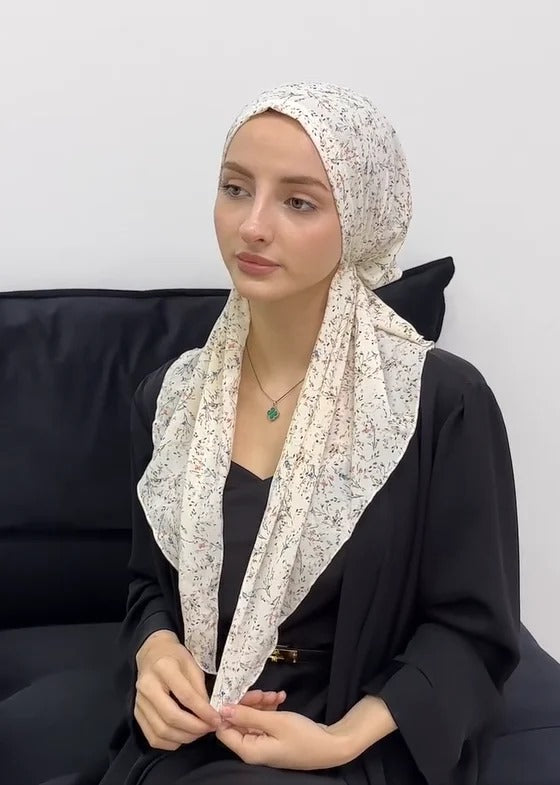 Non-Slipping Headscarf With An Elastic Band