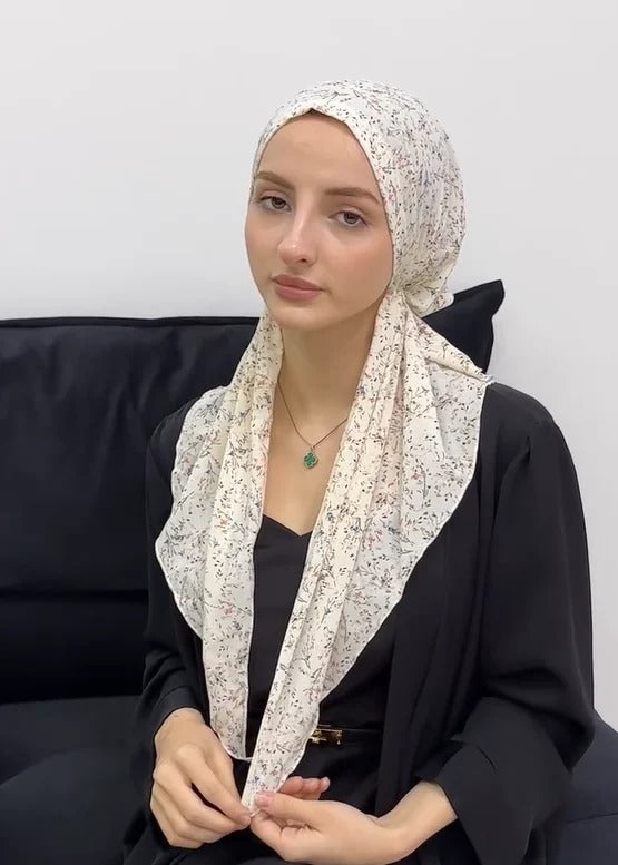 Non-Slipping Headscarf With An Elastic Band