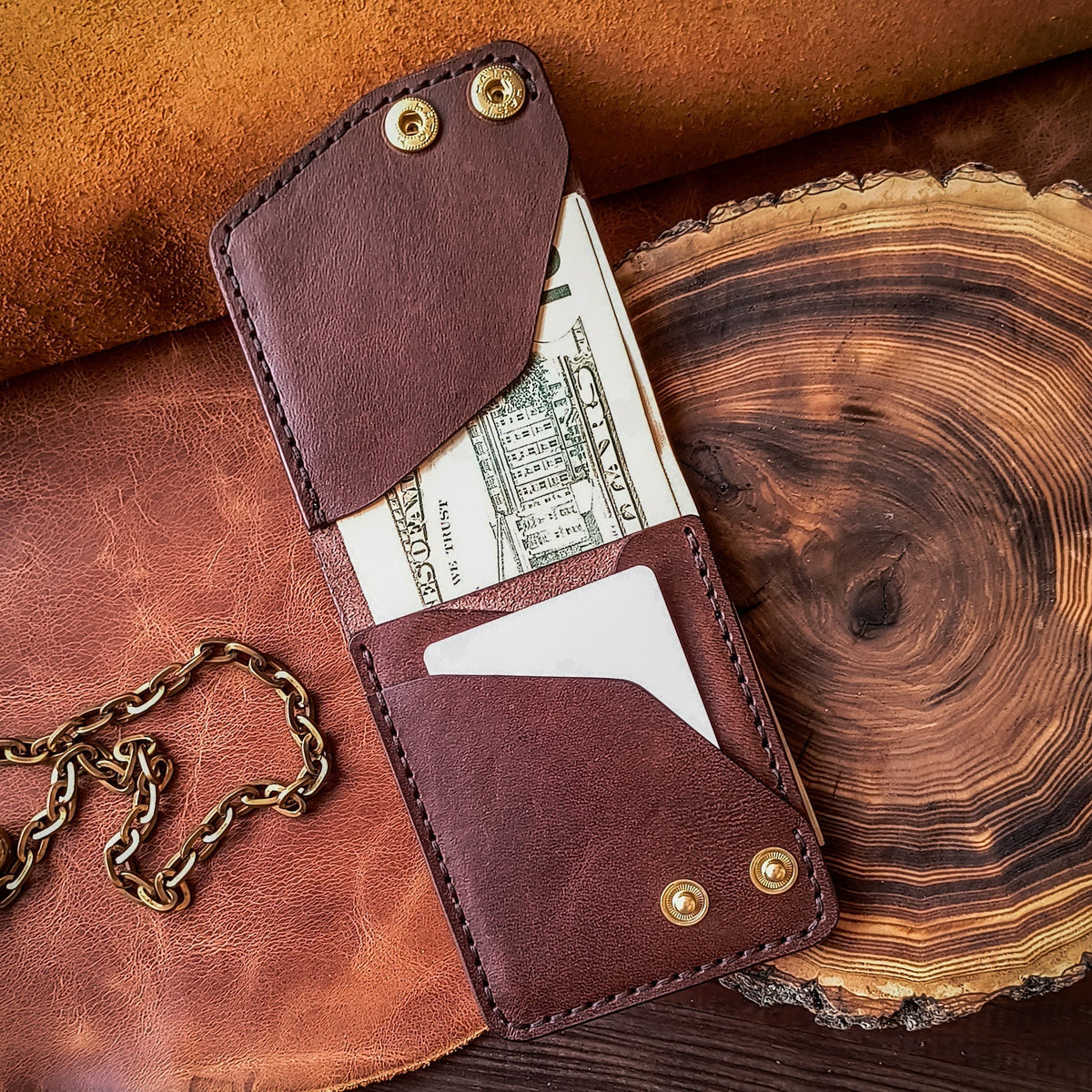 Vertical bifold wallet